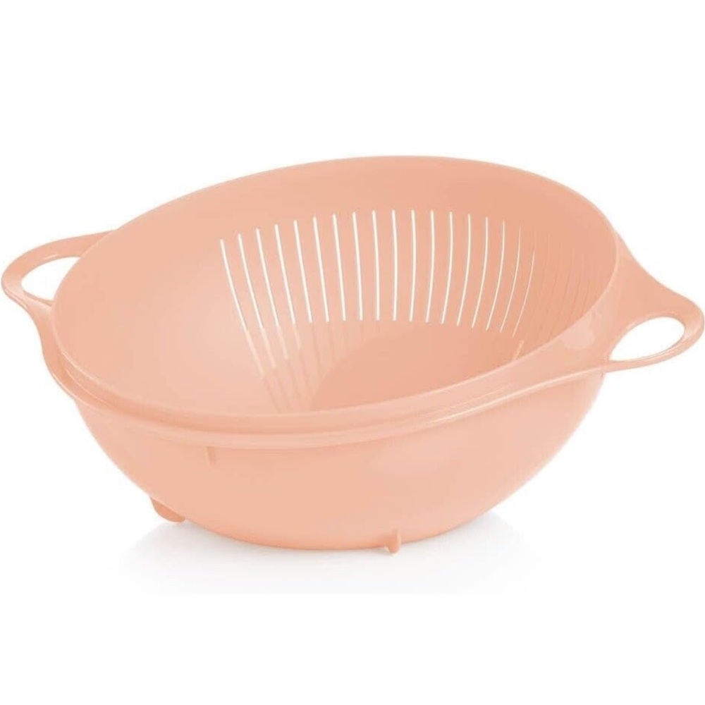 Tupperware Peach Plastic Colander with Handles